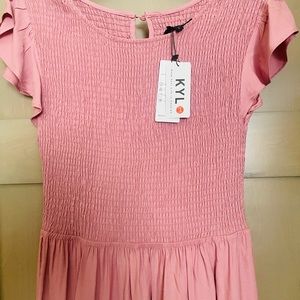 Pretty dusty pink dress!